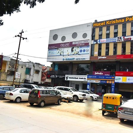 Hotel Krishna Palace Ānand Esterno foto