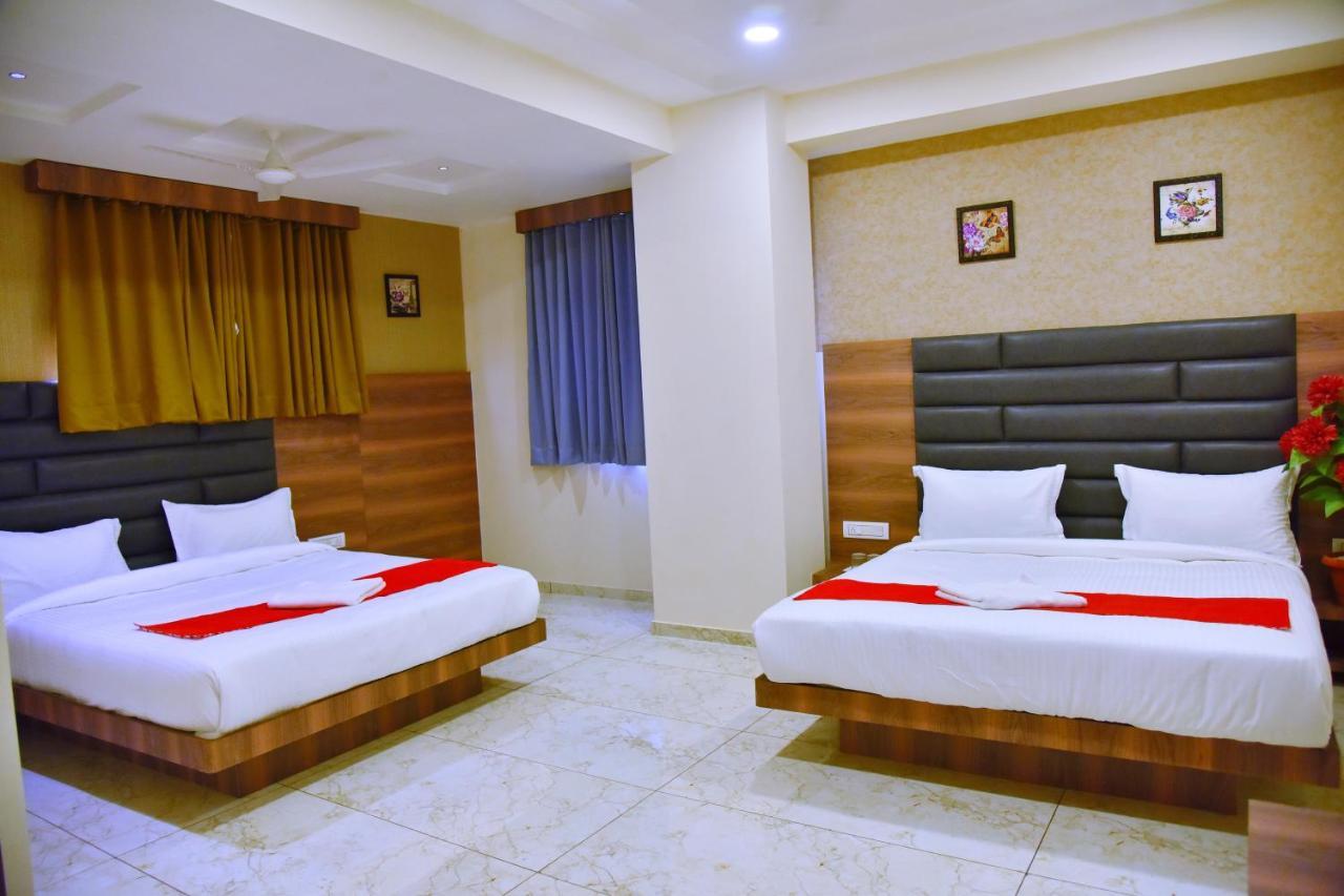 Hotel Krishna Palace Ānand Esterno foto