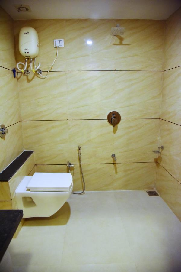 Hotel Krishna Palace Ānand Esterno foto